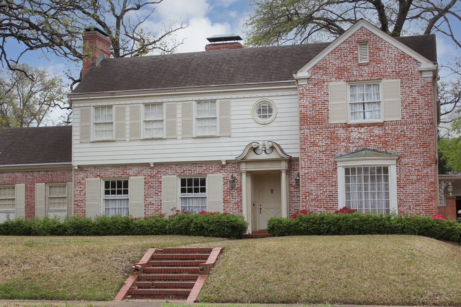 commercial building exterior landscaping and parking lot